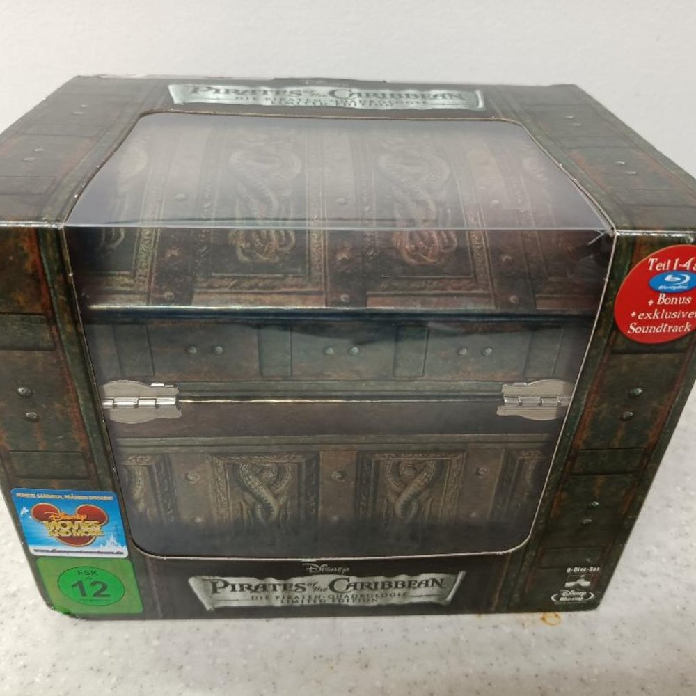 Pirates of the Caribbean: Four Movie Collection Chest Collection Blu-Ray IMPORT